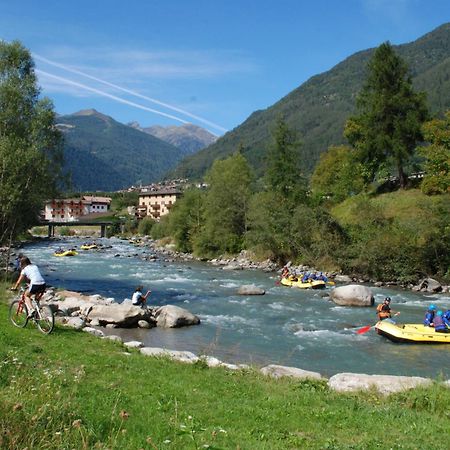Hotel Michela Мале Экстерьер фото
