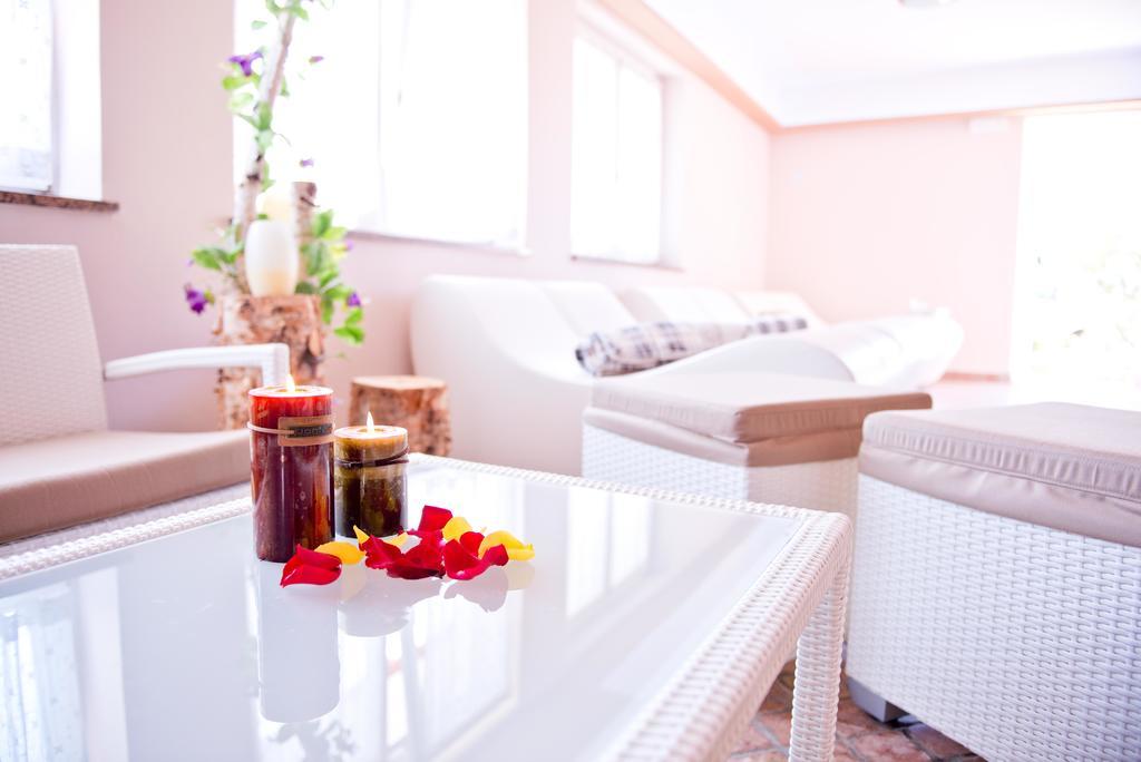 Hotel Michela Мале Экстерьер фото