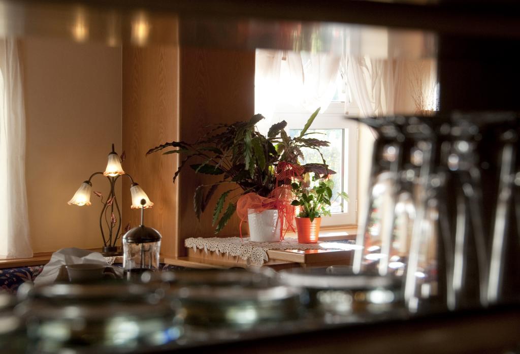 Hotel Michela Мале Экстерьер фото