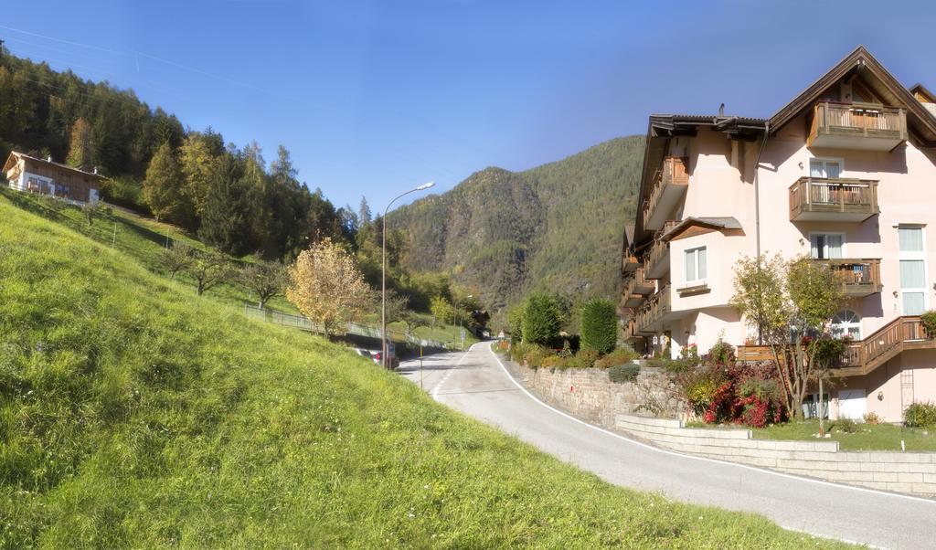 Hotel Michela Мале Экстерьер фото