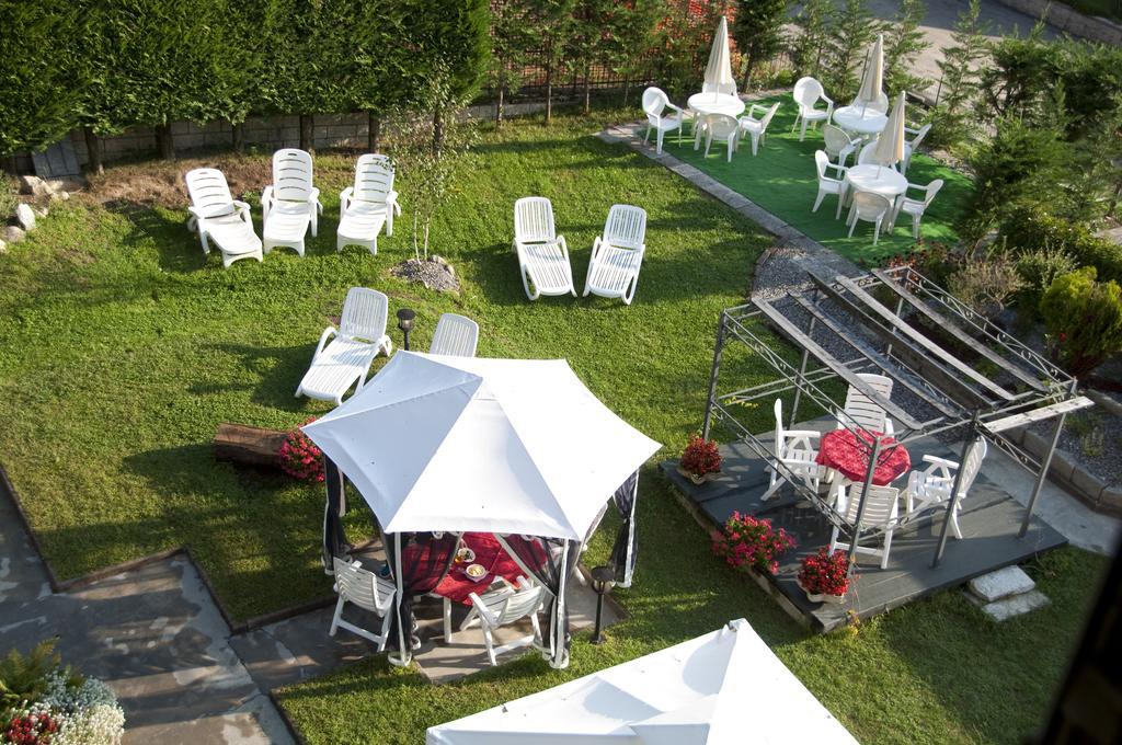 Hotel Michela Мале Экстерьер фото